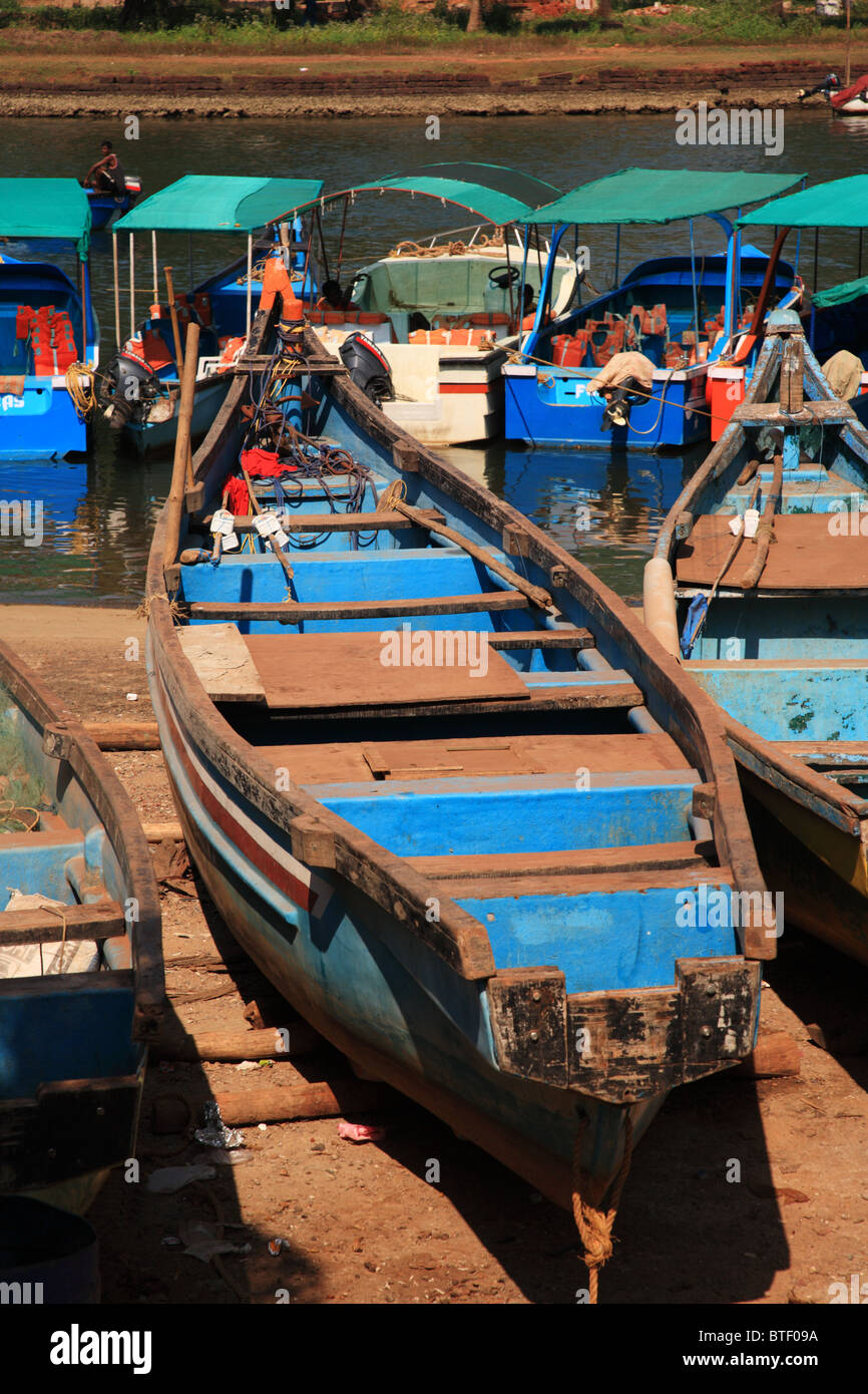 Wood boats india hires stock photography and images Alamy