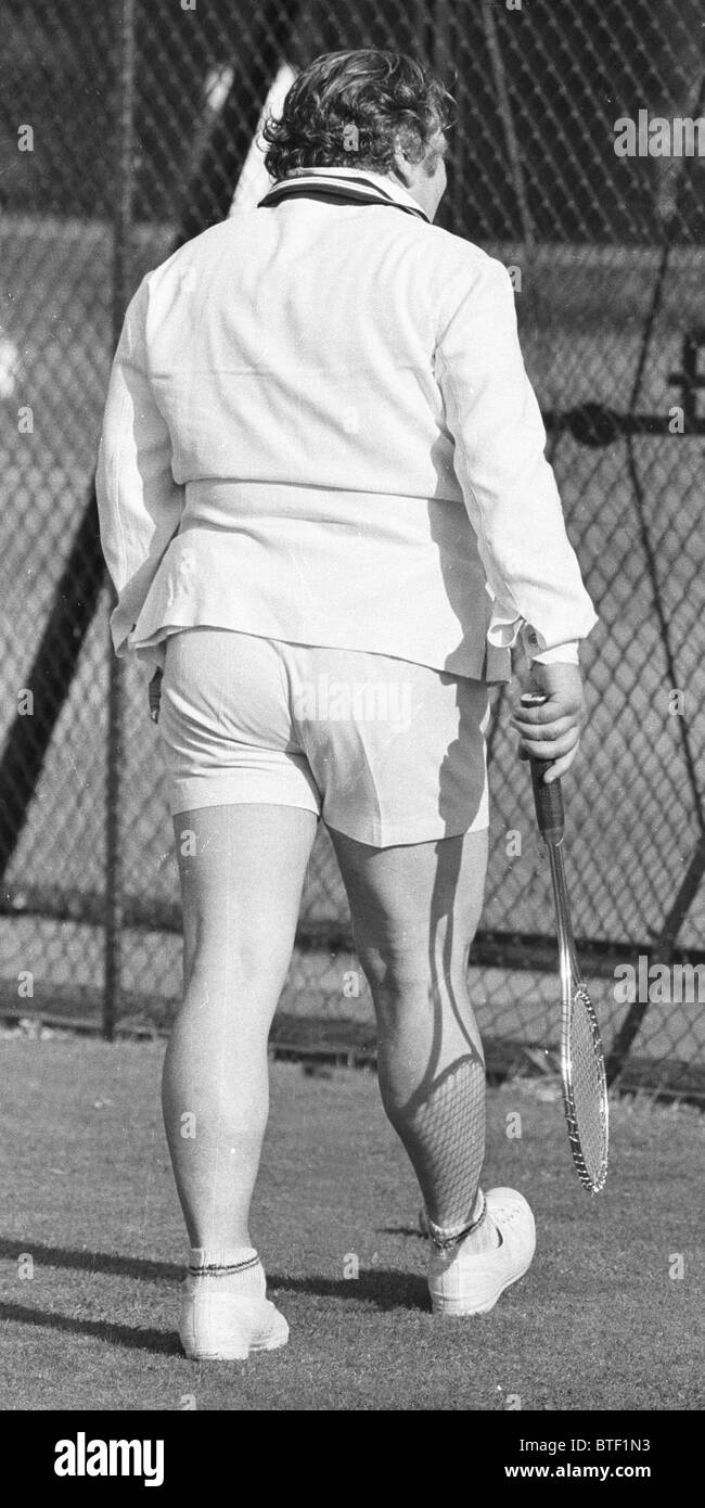 An unfit looking Peter Ustinov playing a surprisingly good game of tennis while acting at the Chichester Festival Theatre 1960's Stock Photo