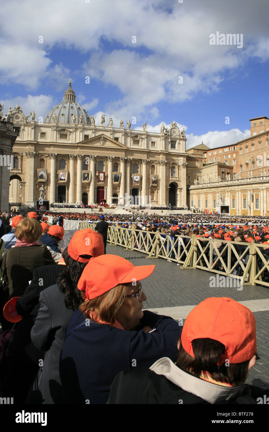 tourists celebrating the canonisation of sister mary mackillop, vatican, rome October 2010 Stock Photo