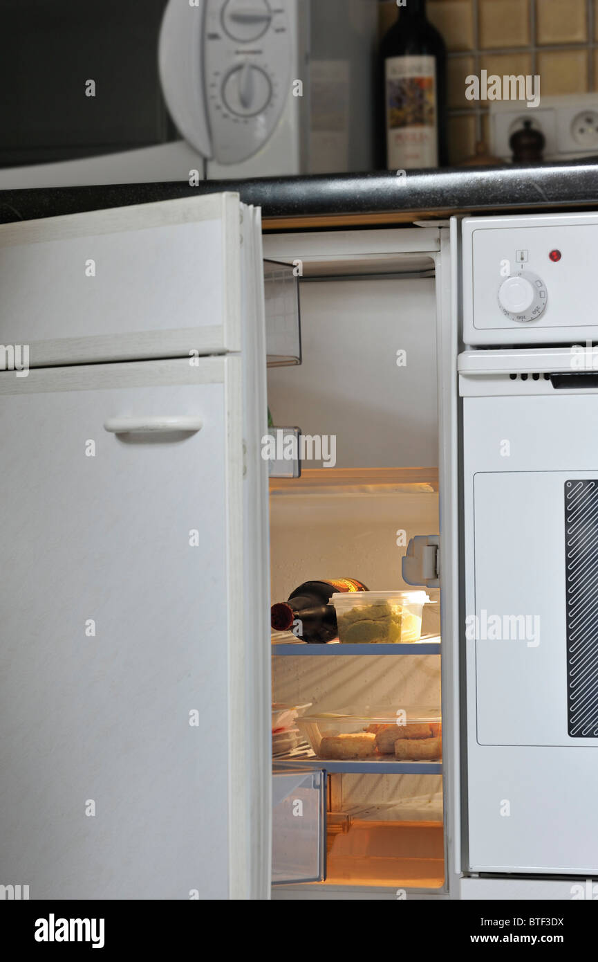 Energy loss by leaving door of refrigerator open Stock Photo Alamy