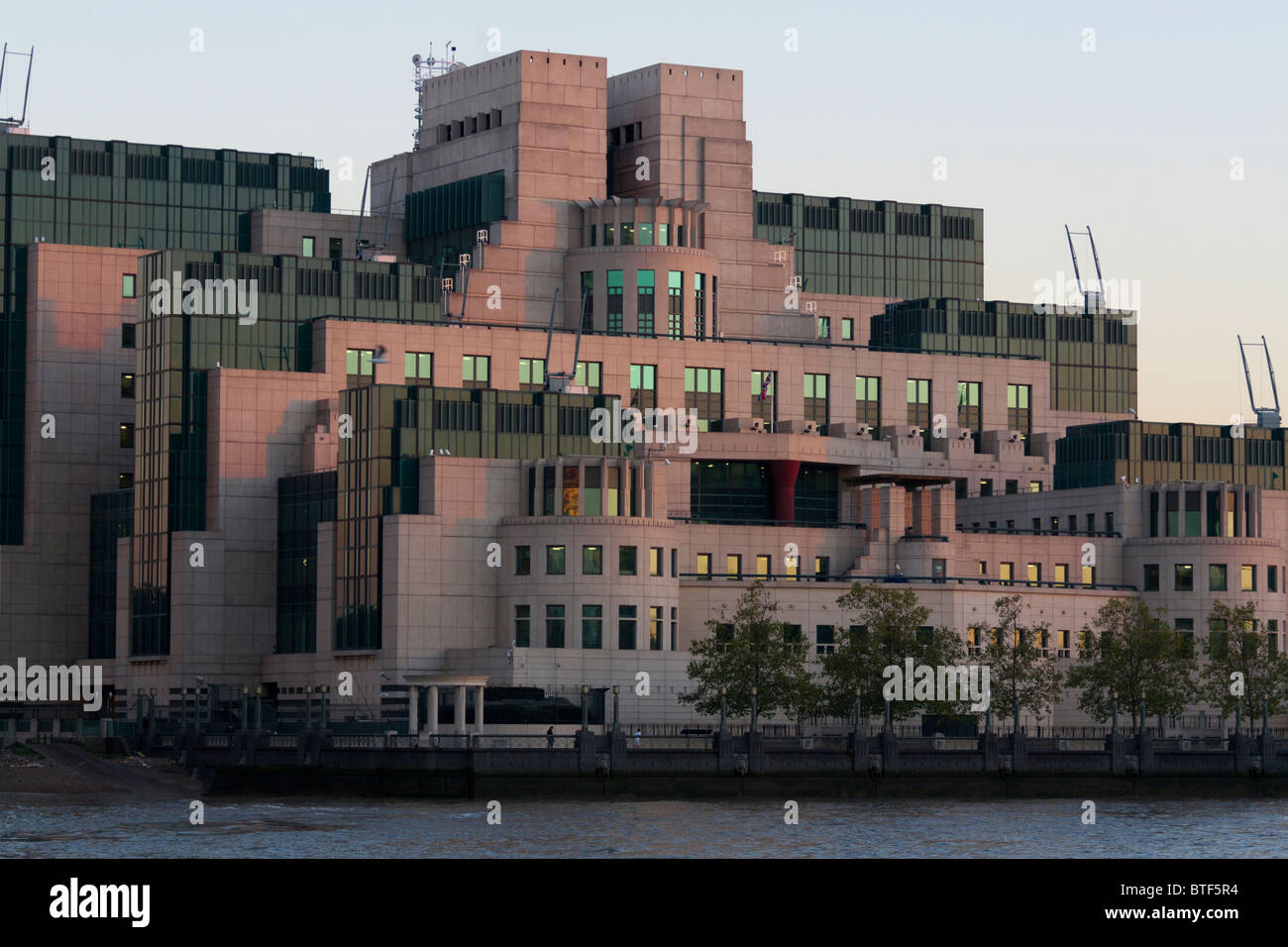 SIS Building - MI6 Intelligence Service HQ - Vauxhall Cross - London Stock Photo