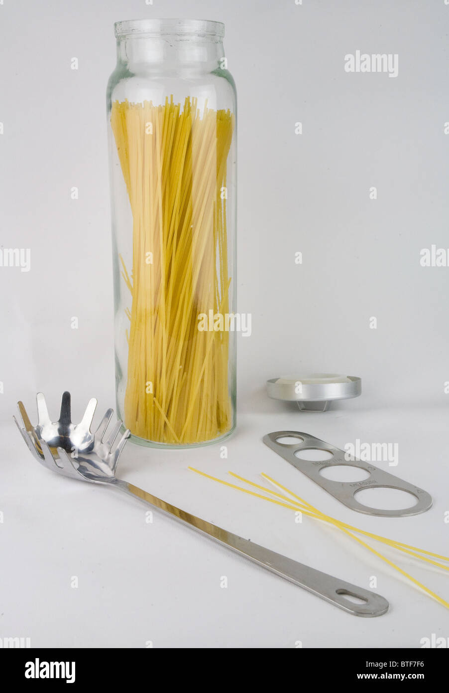 Spaghetti measure and spoon Stock Photo Alamy