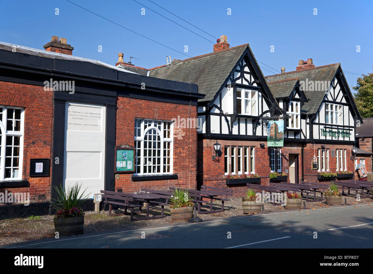 Former courthouse and Ring O'Bells pub, Daresbury, Cheshire Stock Photo