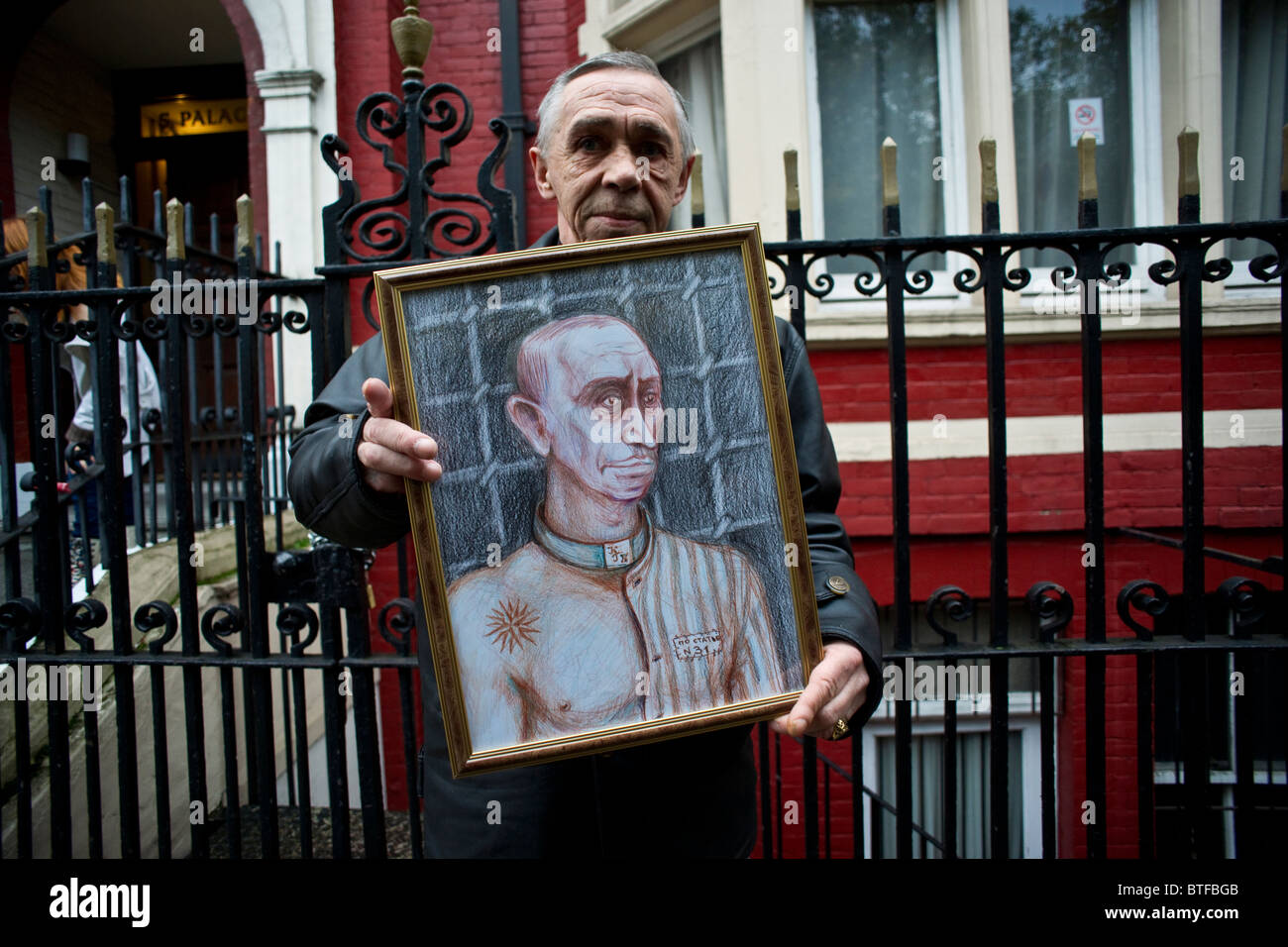 Article 31 Protest outside the Russian Embassy in London Stock Photo ...