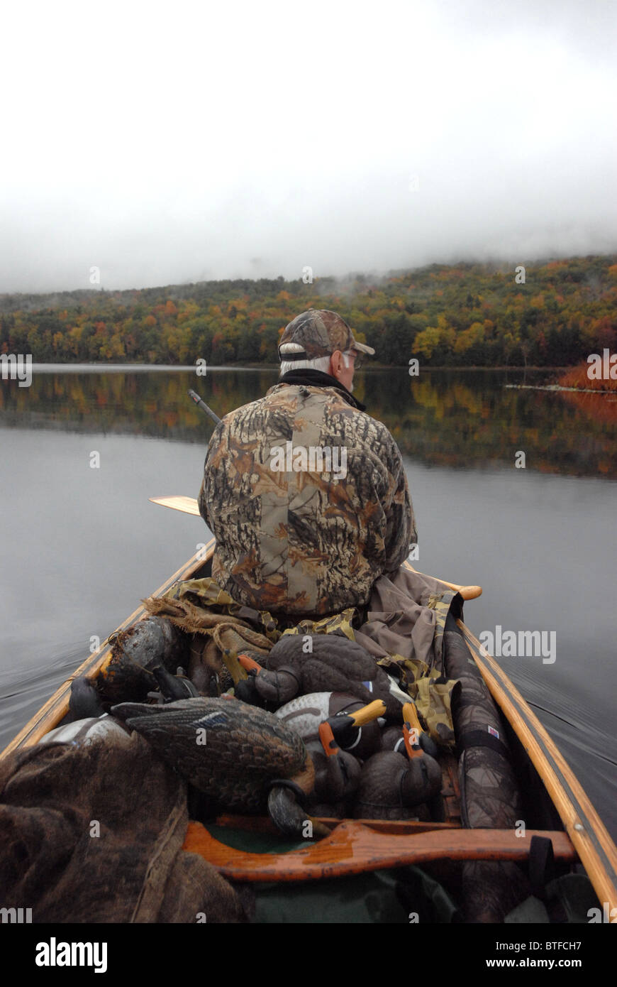 With decoys in the canoe, a duck hunter makes his way in preparation to hunting Stock Photo Alamy