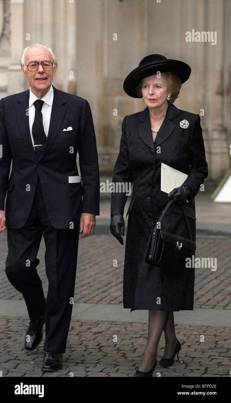 SIR DENIS & LADY MARGARET THATCHER AT A SERVICE FOR VISCOUNT TONYPANDY AT WESTMINSTER ABBEY, LONDON Stock Photo