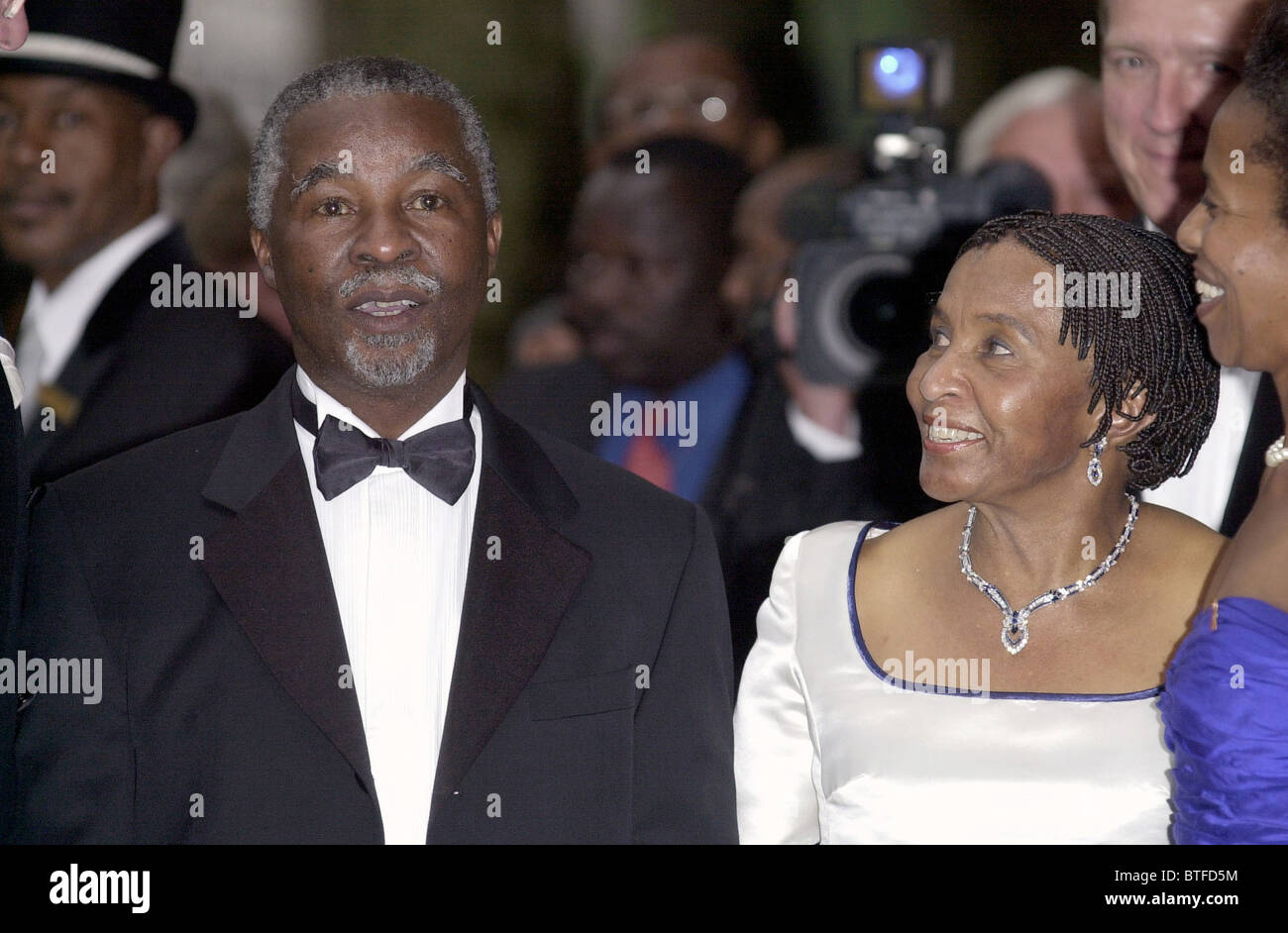 THABO MBEKI PRESIDENT OF SOUTH AFRICA AND HIS WIFE MRS MBEKI AT BANQUET IN LONDON Stock Photo