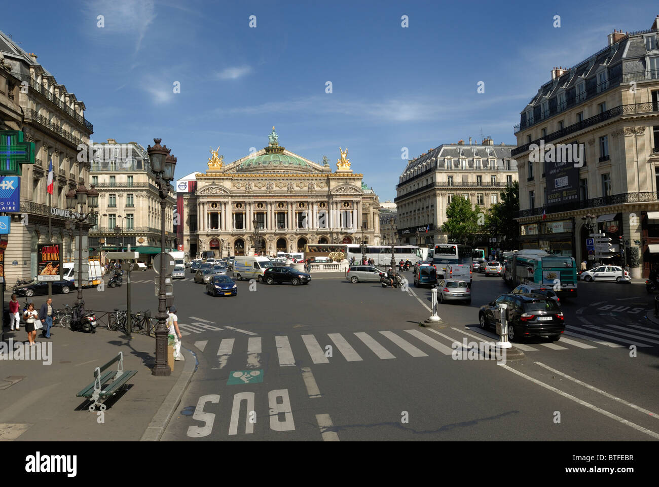 Gelijkenis Groet Pech Place De l' Opera, Palais Garnier as seen from Avenue De L' Opera, Paris  France Stock Photo - Alamy