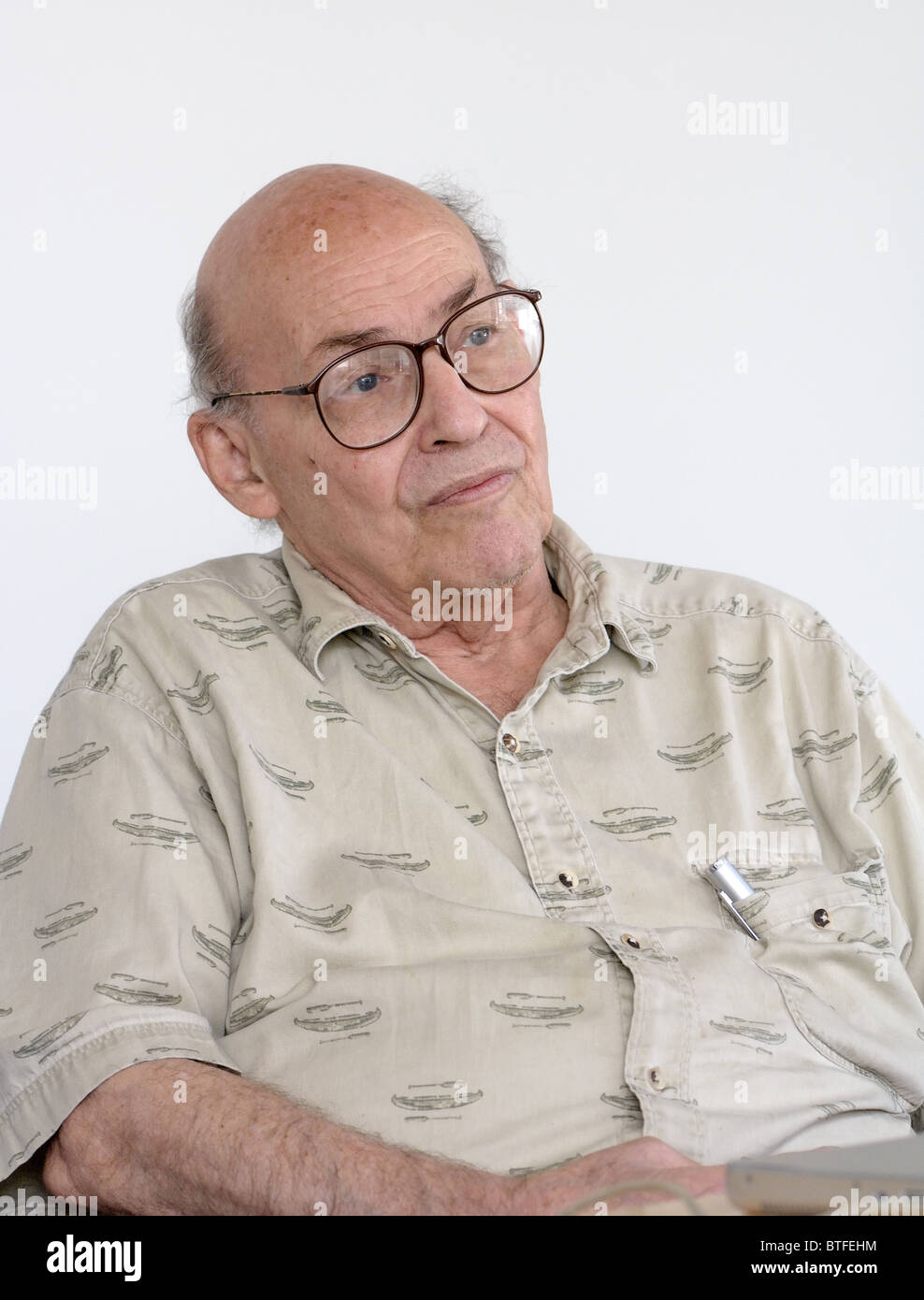 Marvin Minsky during an interview and talk Stock Photo Alamy