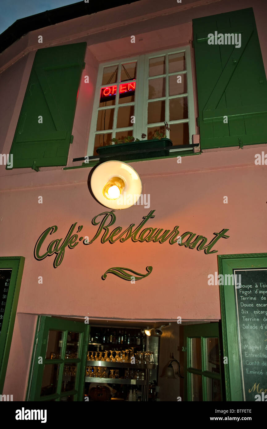 Paris, France, Montmartre District, Old Typical French Bistro Café 'La Maison Rose' Detail, Front, Sign, old french cafe Light Stock Photo