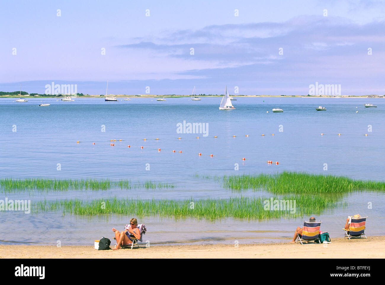 Cape Cod, Massachusetts, New England, USA. Holidaymakers on the beach at Barnstable Stock Photo
