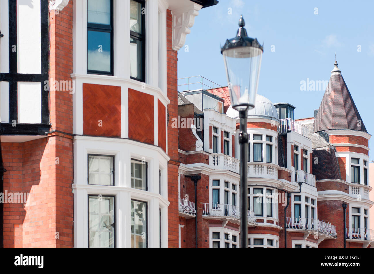 Prime real estate on Hans Crescent in Knightsbridge, London Stock Photo
