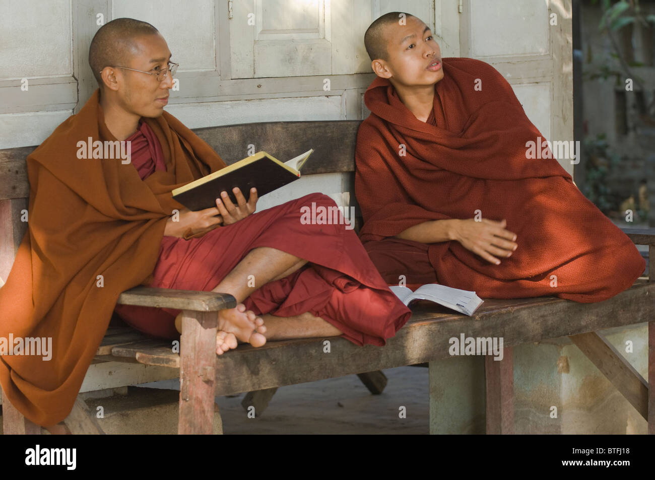 Reading Buddhist monks, MahaGandhayon Kyaung monastery, Amarapura, Burma, Myanmar Stock Photo