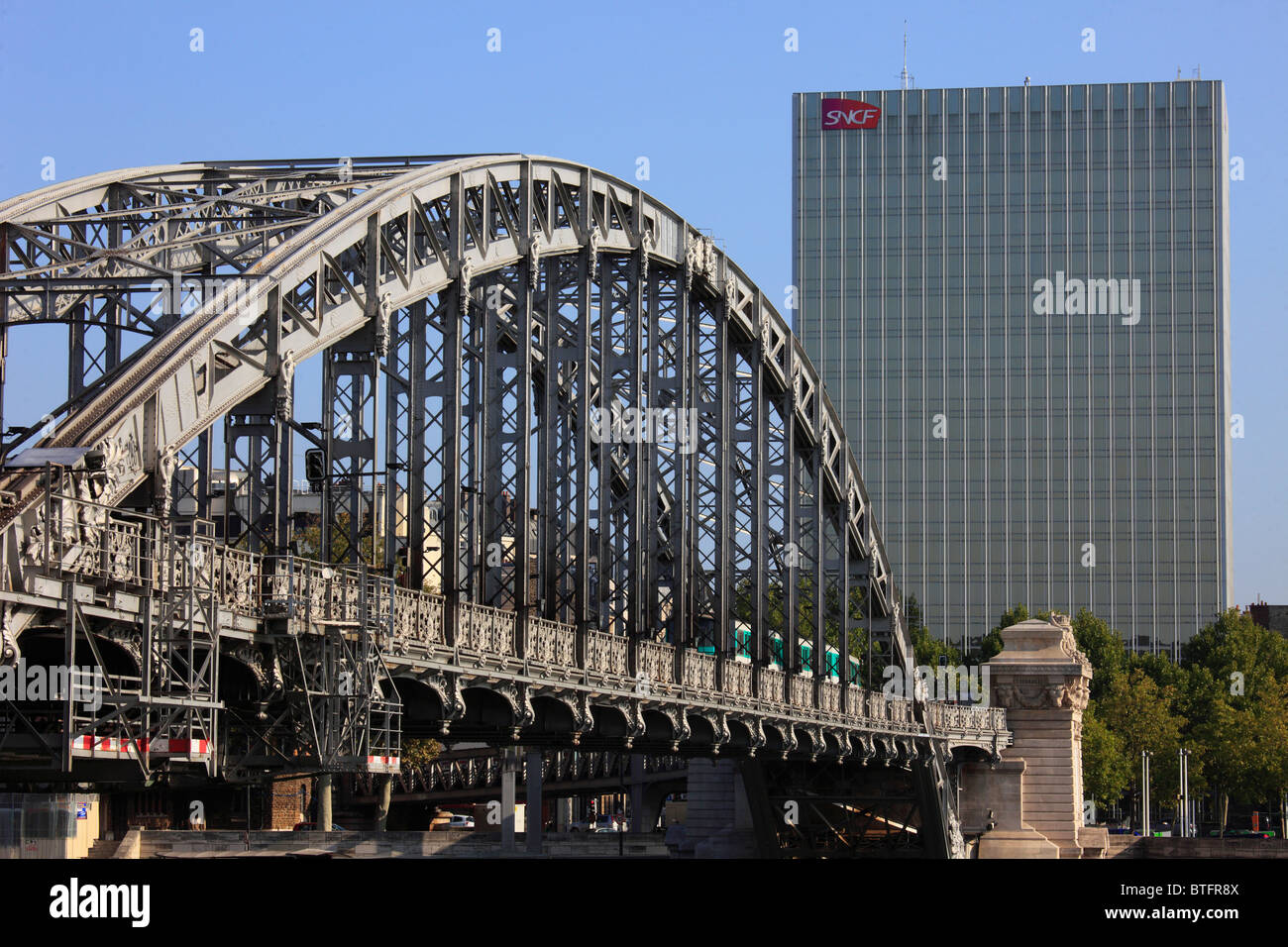 France, Paris, Pont d'Austerlitz bridge, SNCF building Stock Photo - Alamy
