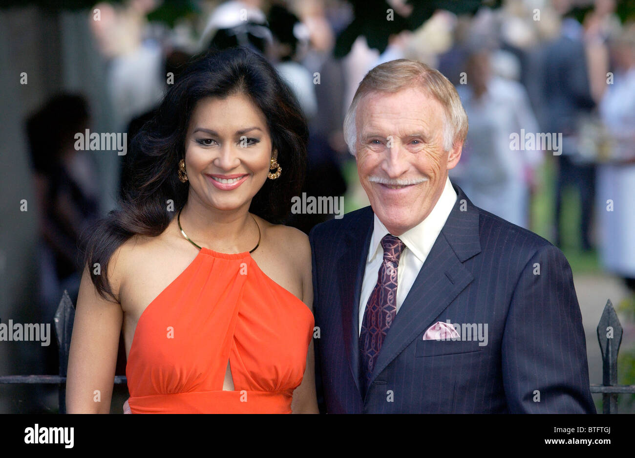 TV Personality Bruce Forsythe and wife Wilnelia at a celebrity party hosted by broadcaster Sir David Frost in Chelsea, London Stock Photo