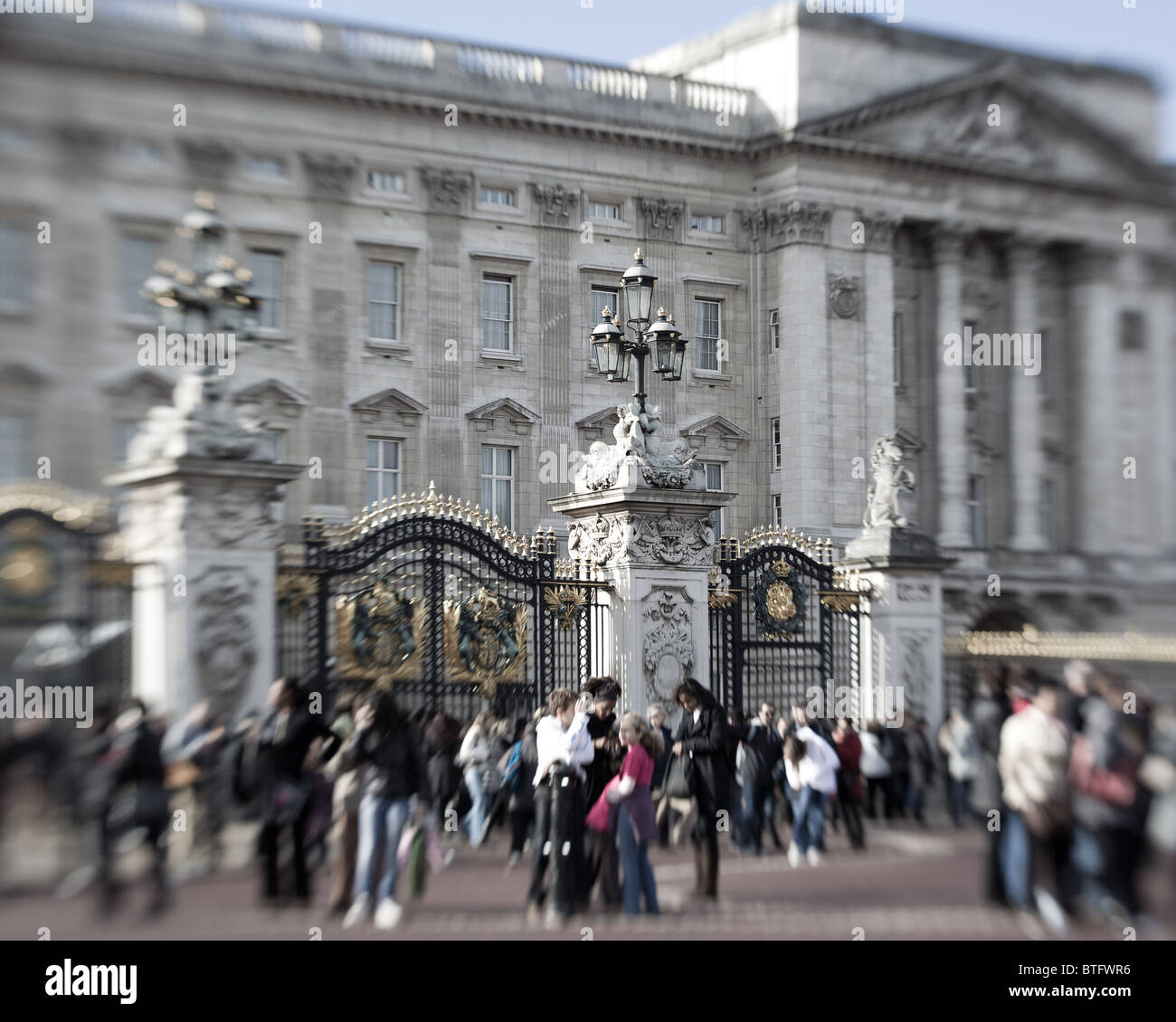 Main Gates At Buckingham Palace London England - Selective Focus used To Highlight The Gates And Ironwork Stock Photo