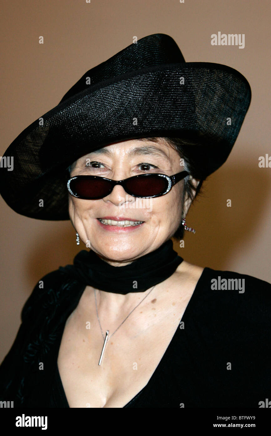 Yoko ono art hi-res stock photography and images - Alamy