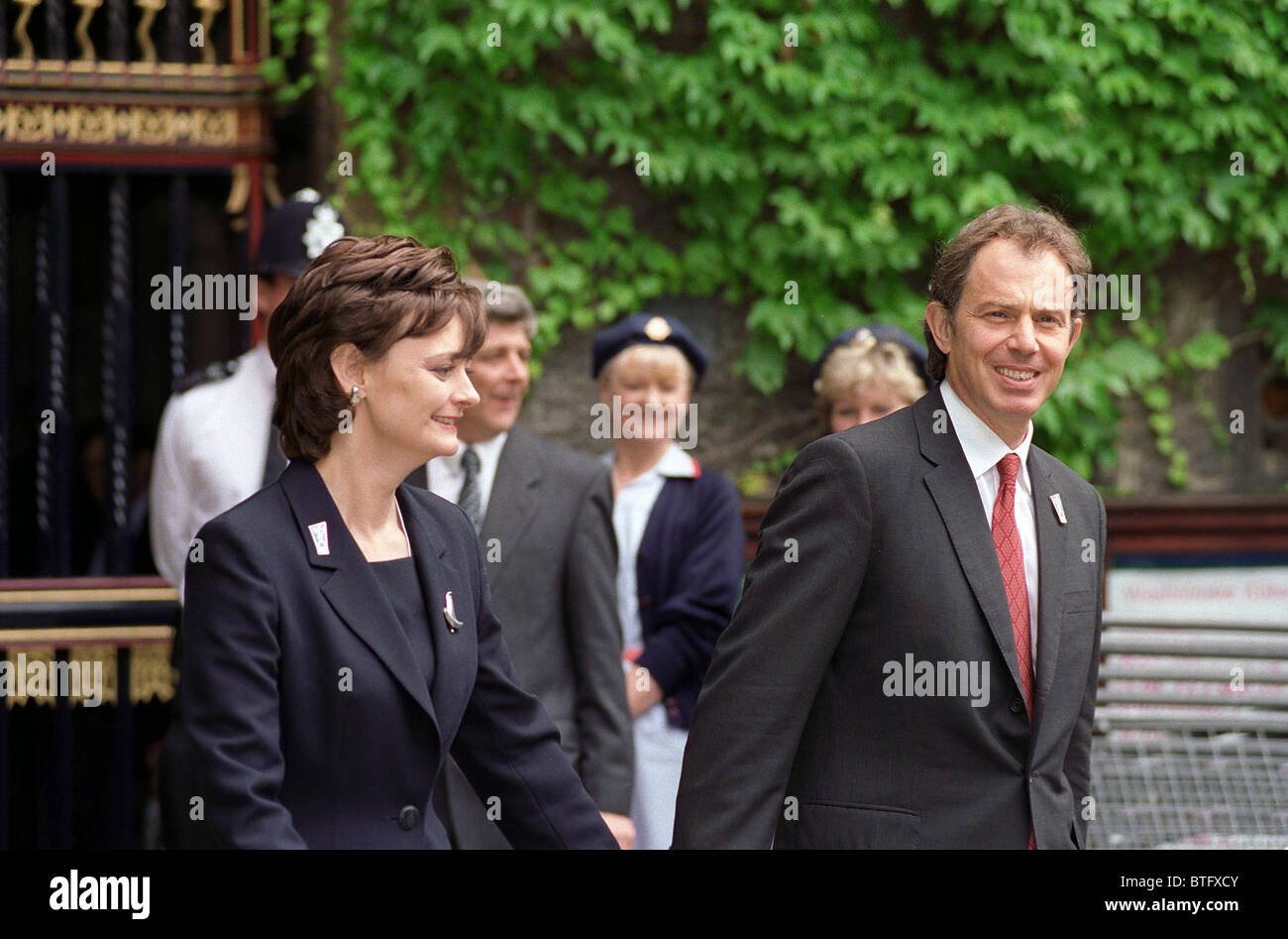 PRIME MINISTER TONY BLAIR AND WIFE, CHERIE BLAIR, ATTEND NHS SERVICE AT Westminster Abbey Stock Photo