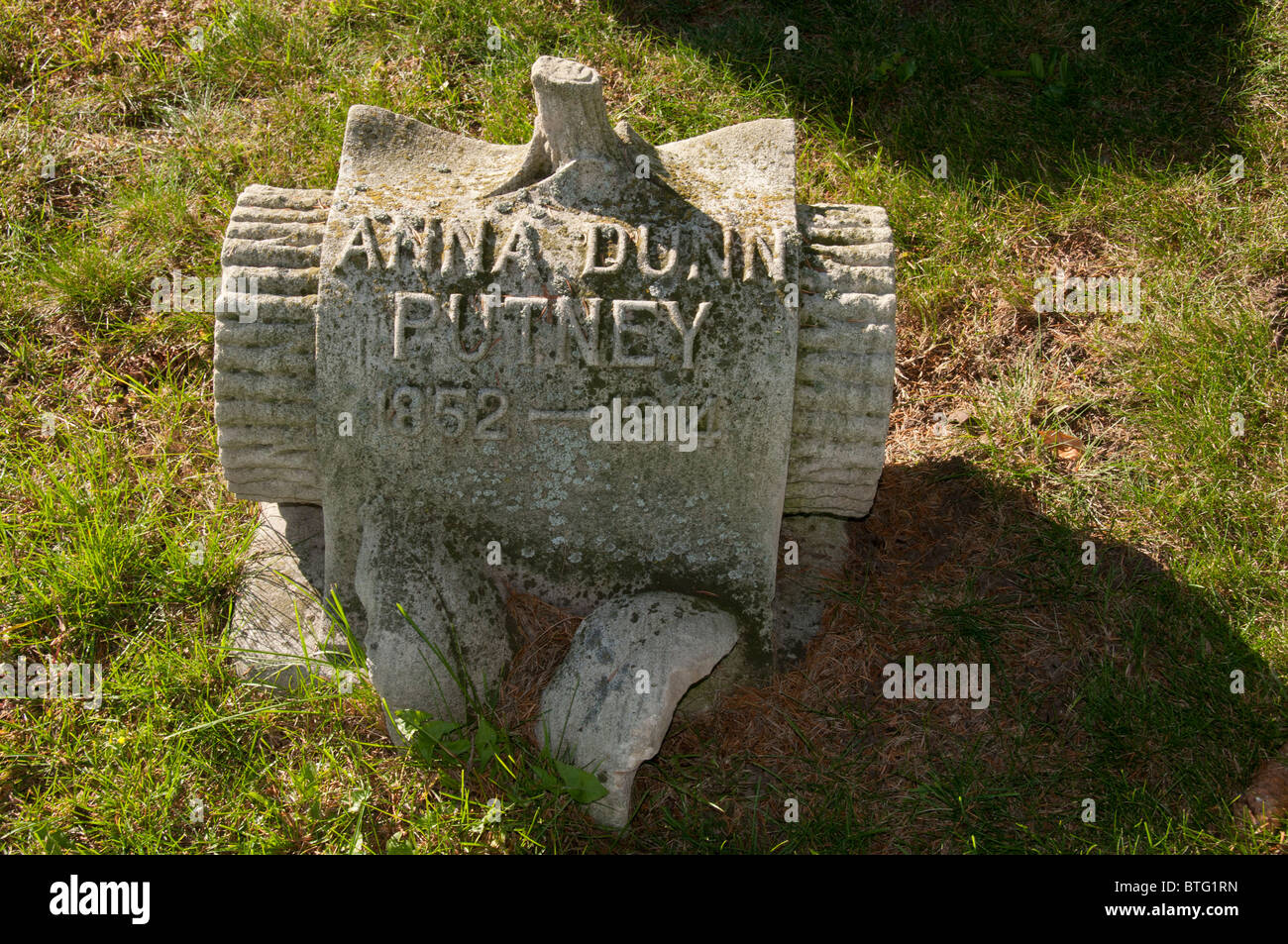 Cemetery and town hires stock photography and images Alamy
