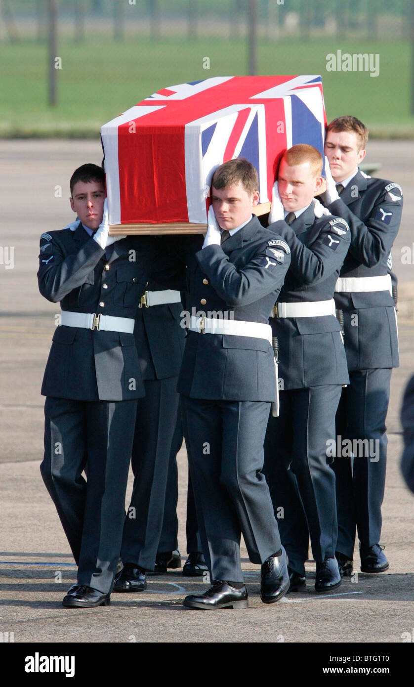 Service personnel carry the coffin of Sgt. Robert O'Connor, killed in Iraq, repatriated to the UK at RAF Lyneham in Wiltshire. Stock Photo
