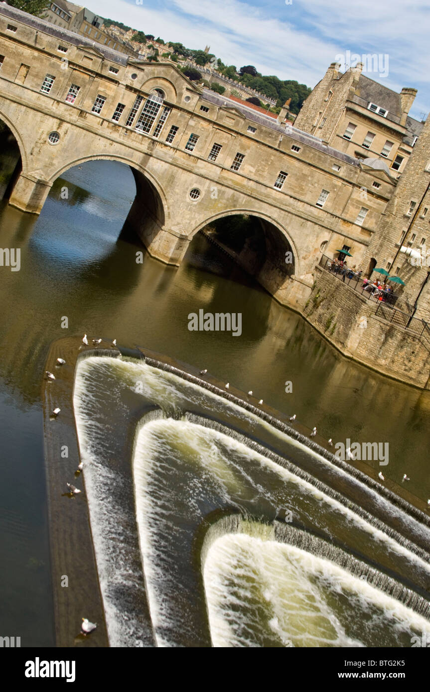 Vertical wide angle of the grade 1 listed Pulteney Bridge crossing the river Avon in the centre of Bath on a sunny day. Stock Photo