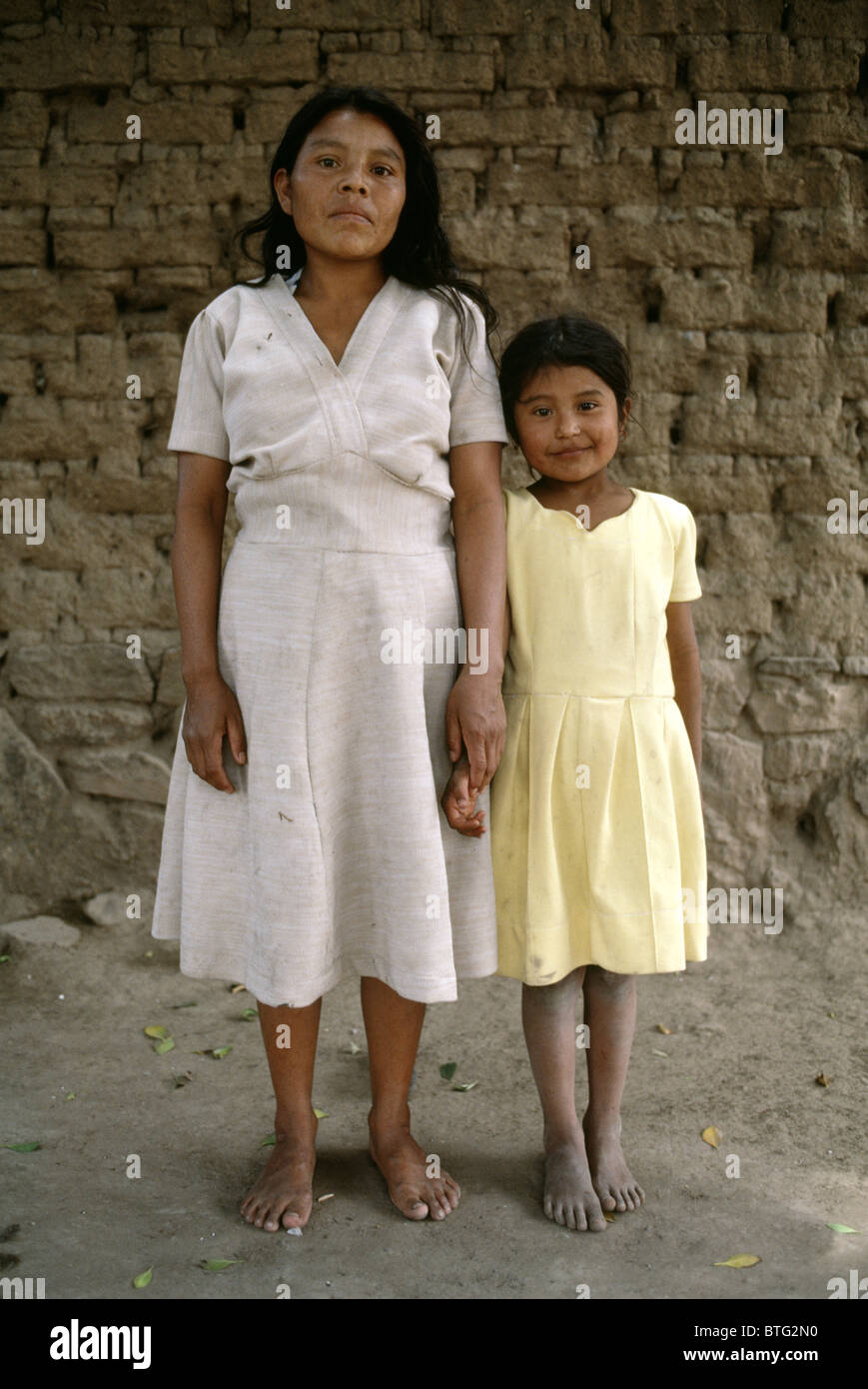 Mexico, Oaxaca, Macuilxochitl, Zapotec Mother and Daughter Stock Photo
