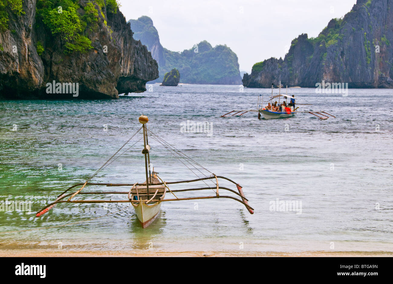 Small boat cruising near hi res stock photography and images Alamy