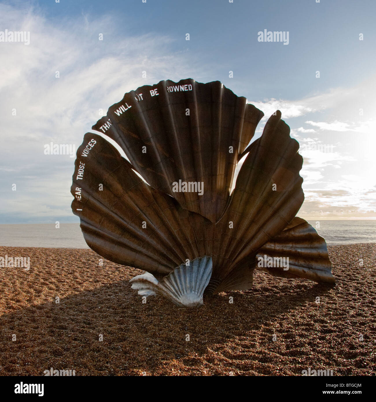 The Scallop, a sculpture by Maggi Hambling, dedicated to composer Benjamin Britten and quoting his opera Peter Grimes Stock Photo