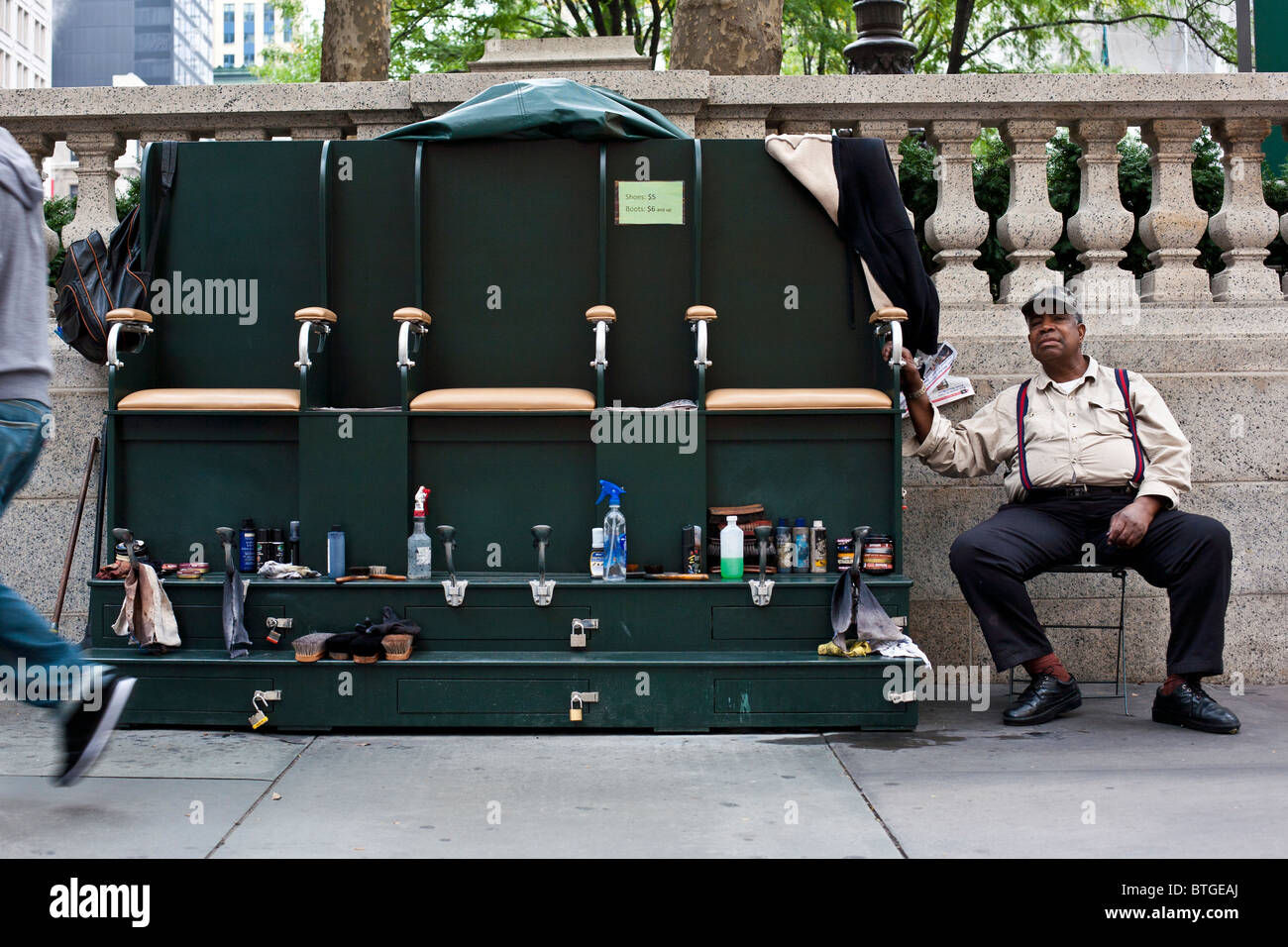 Shoe cleaner hires stock photography and images Alamy