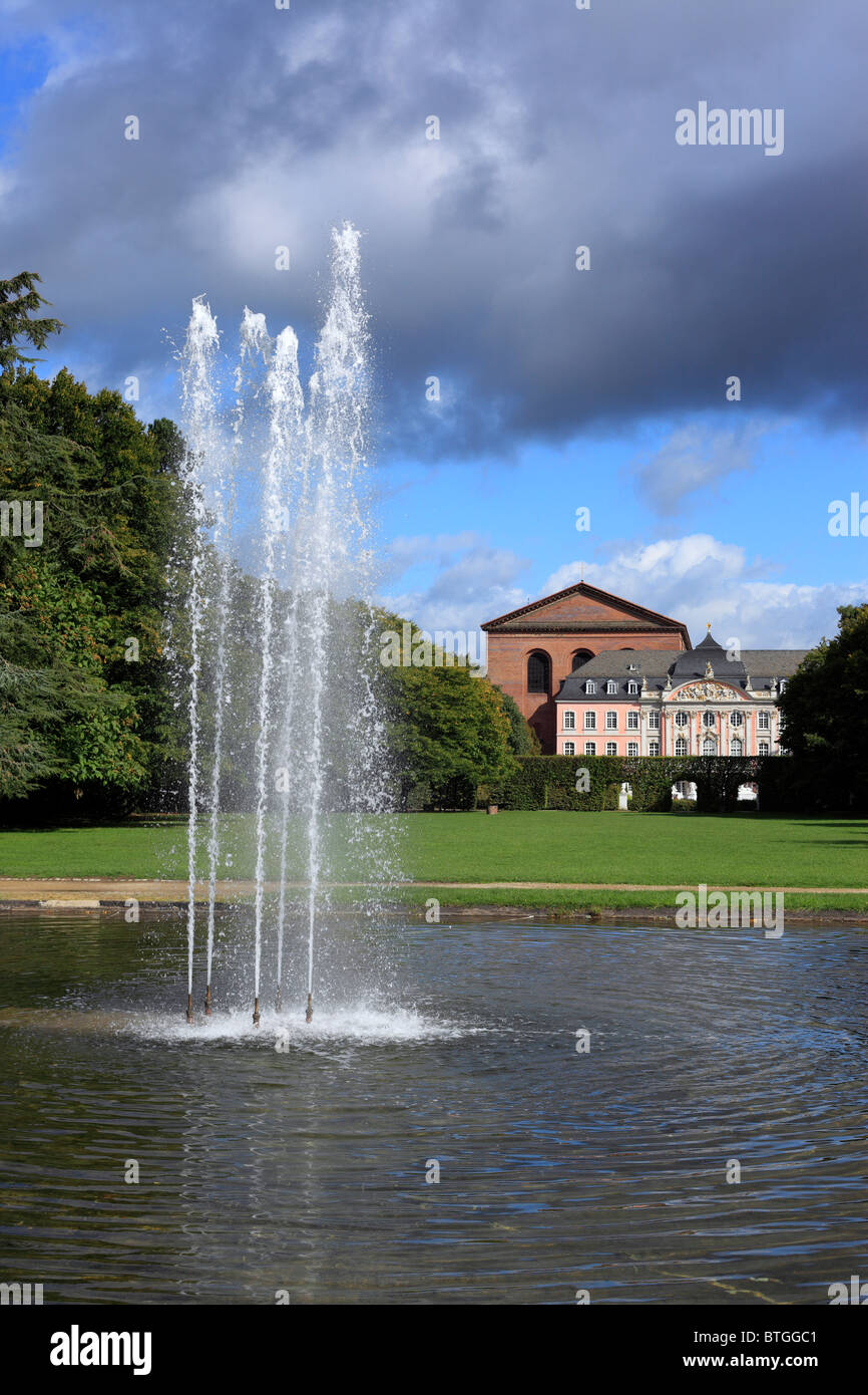 Fountain in palace park, Trier, Rhineland-Palatinate, Germany Stock Photo