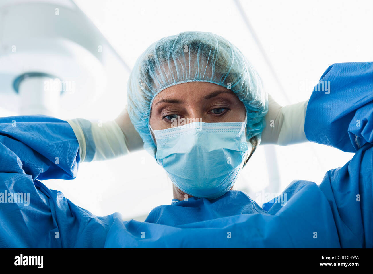 Surgeon wearing surgical mask in operating room Stock Photo Alamy