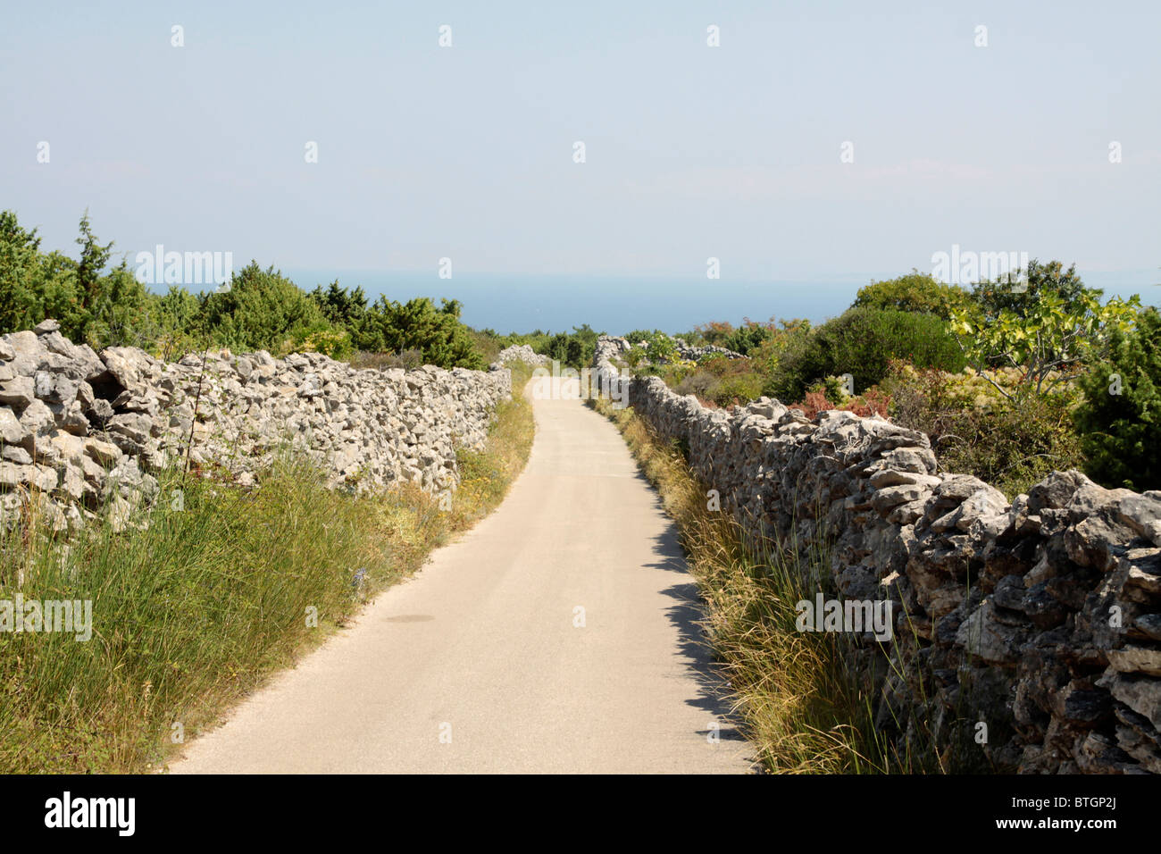 Narrow road hi-res stock photography and images - Alamy