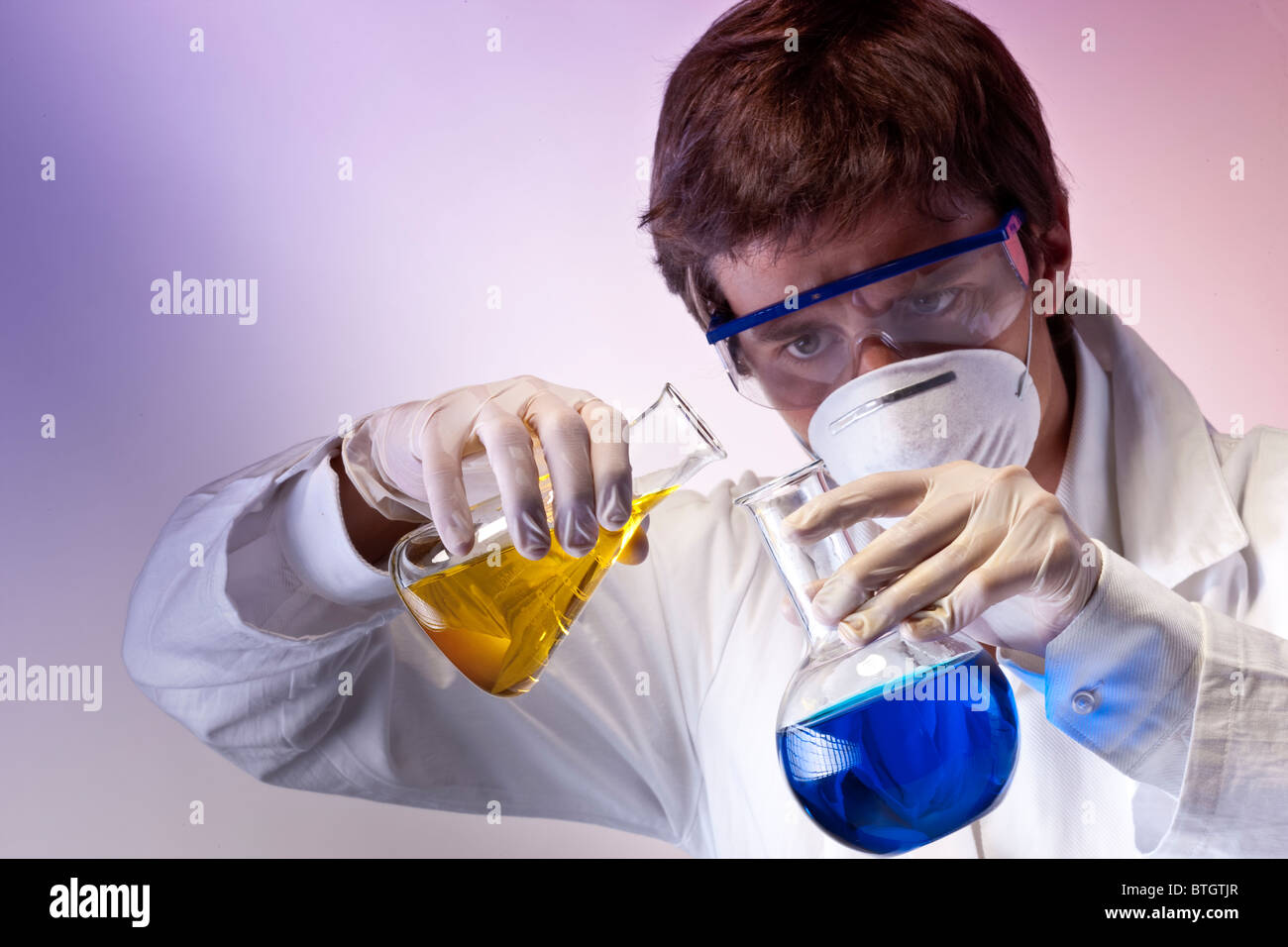 researcher in the laboratory Stock Photo - Alamy