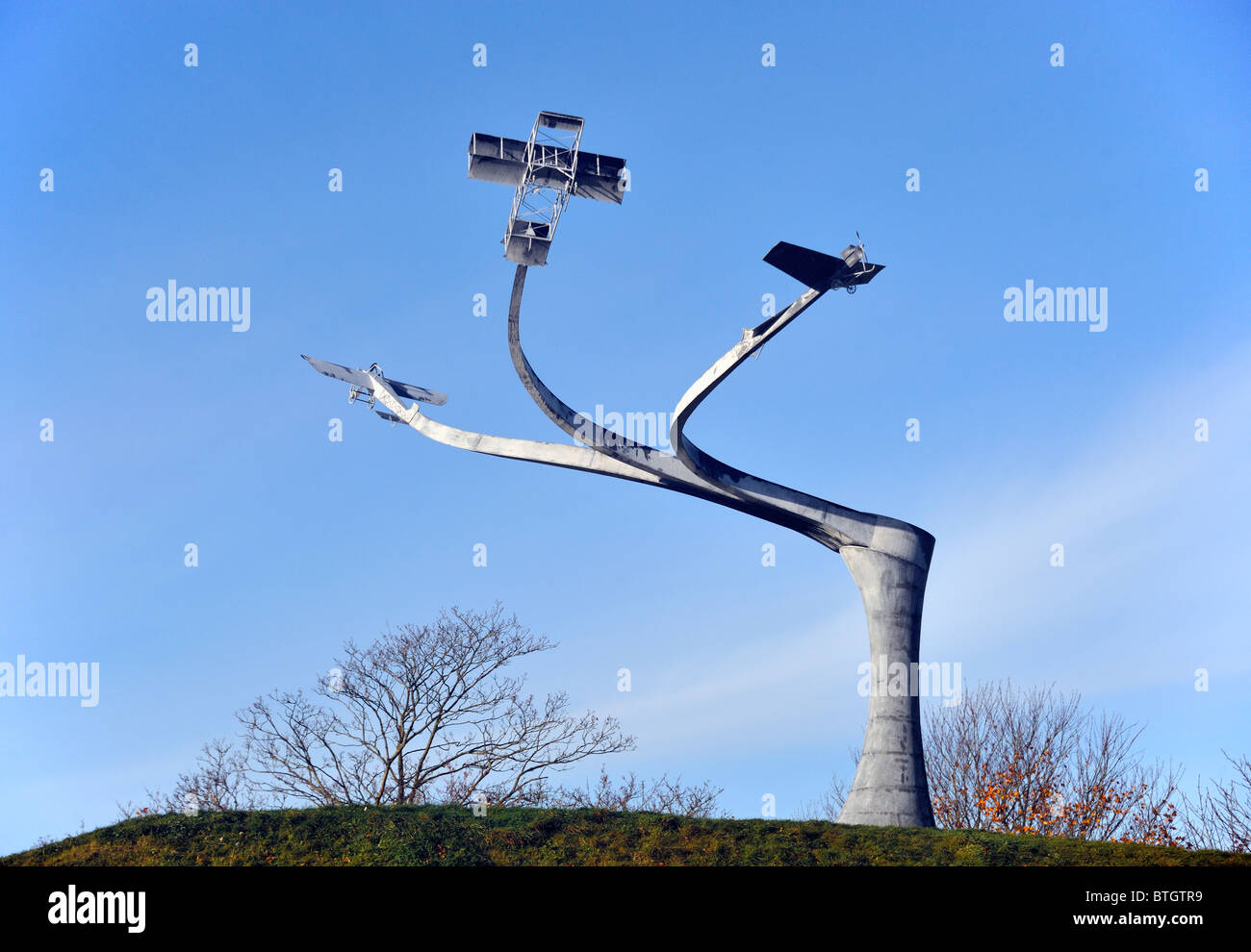 Memorial "The Spirit of Flight". Lanark Loch, Hyndford Road, Lanark