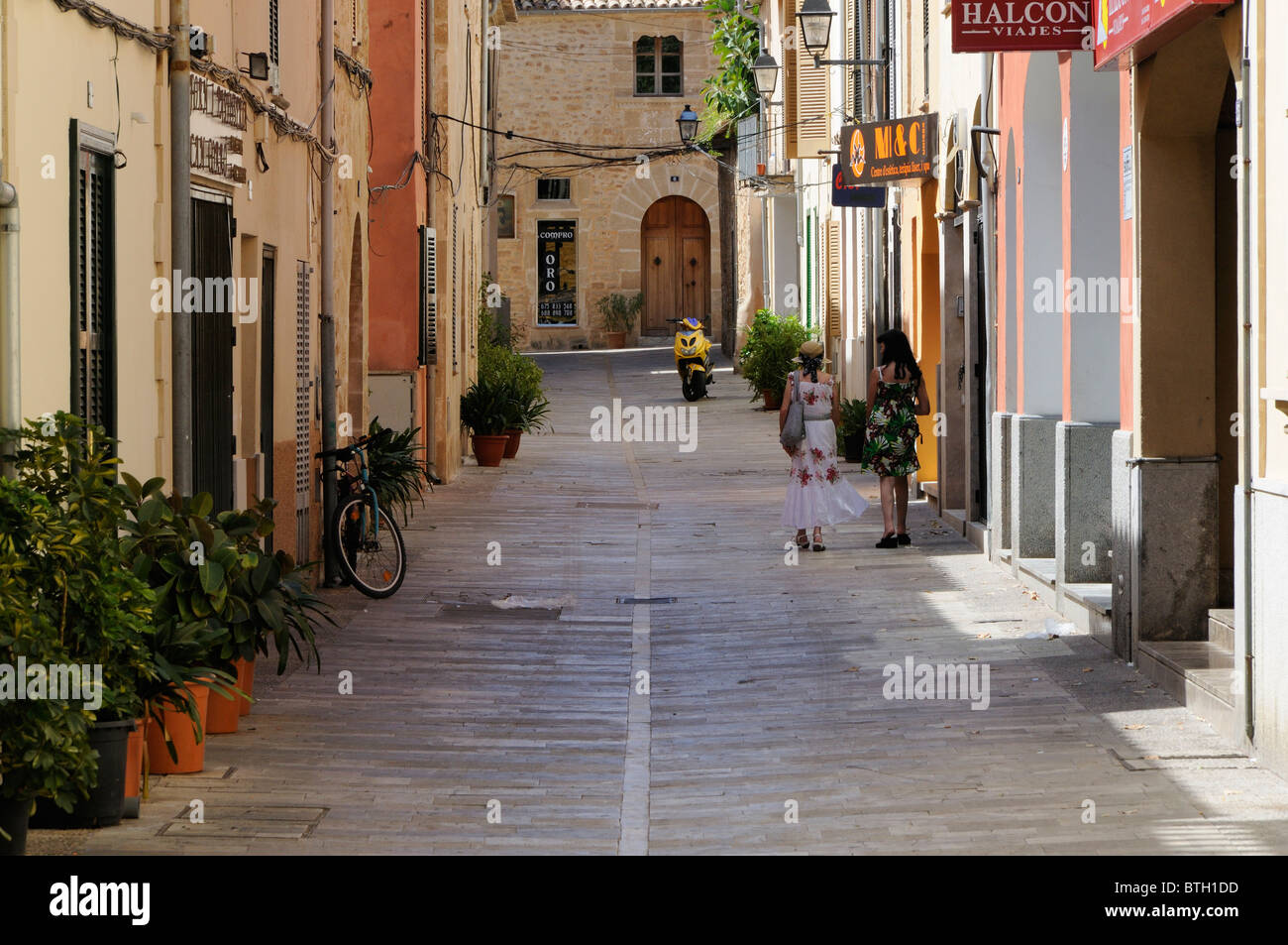 Street scene in alcudia hi-res stock photography and images - Alamy