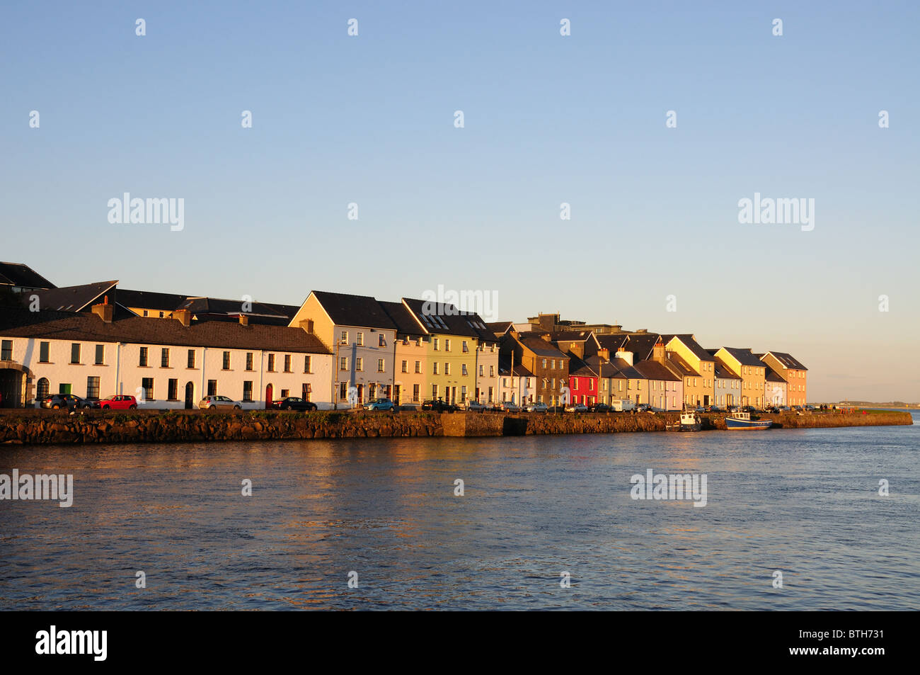 colourful-houses-on-ballyknow-quay-galway-city-republic-of-ireland