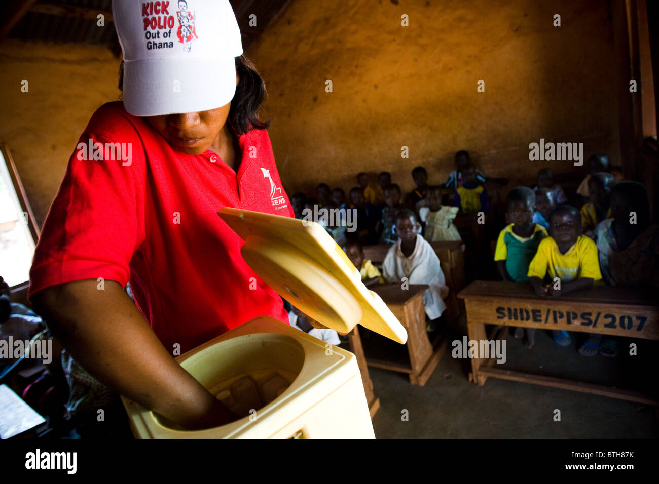 A health worker prepares to vaccinate children during a national polio immunization exercise Stock Photo