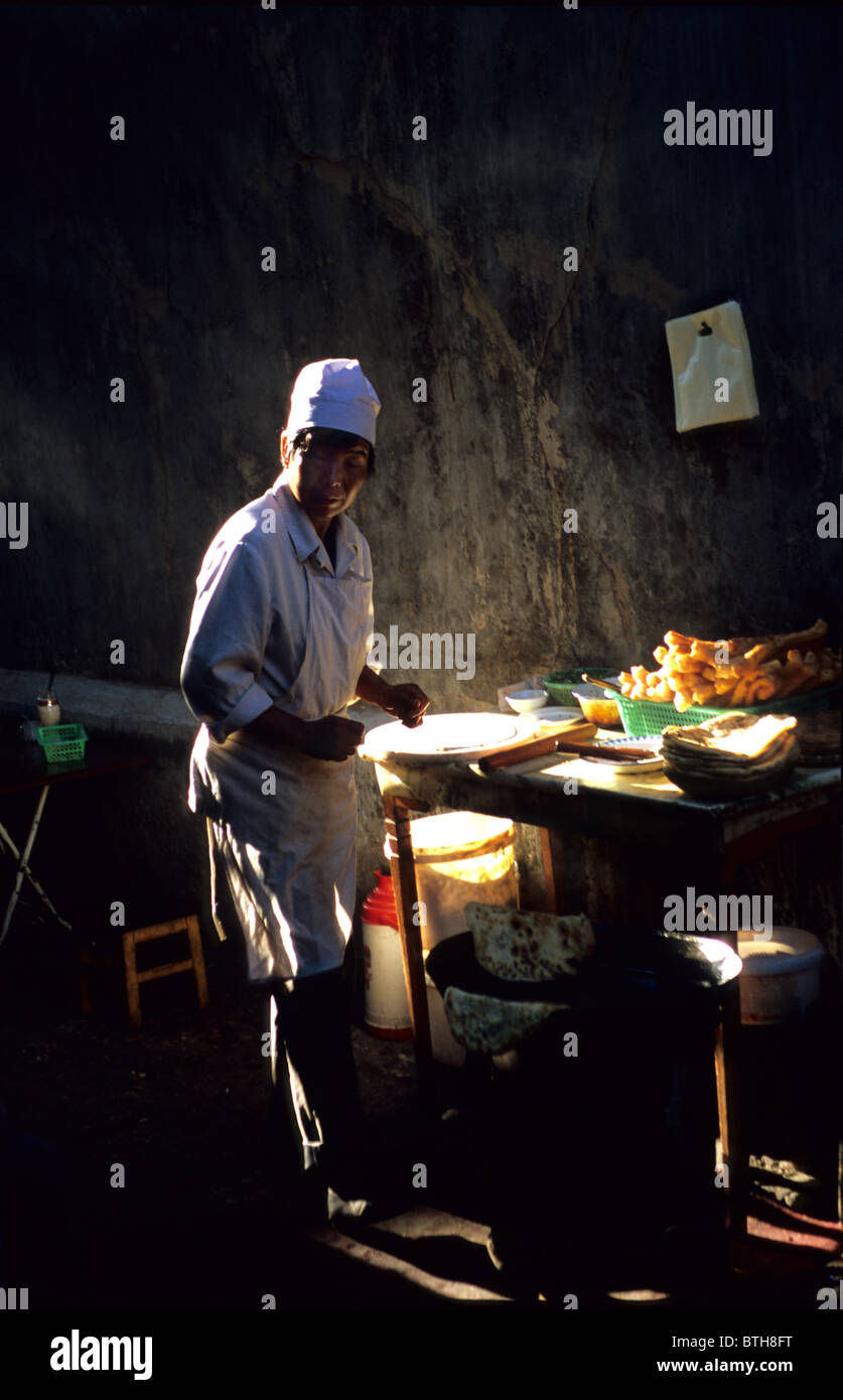 Street food in lijiang yunnan hi-res stock photography and images - Alamy