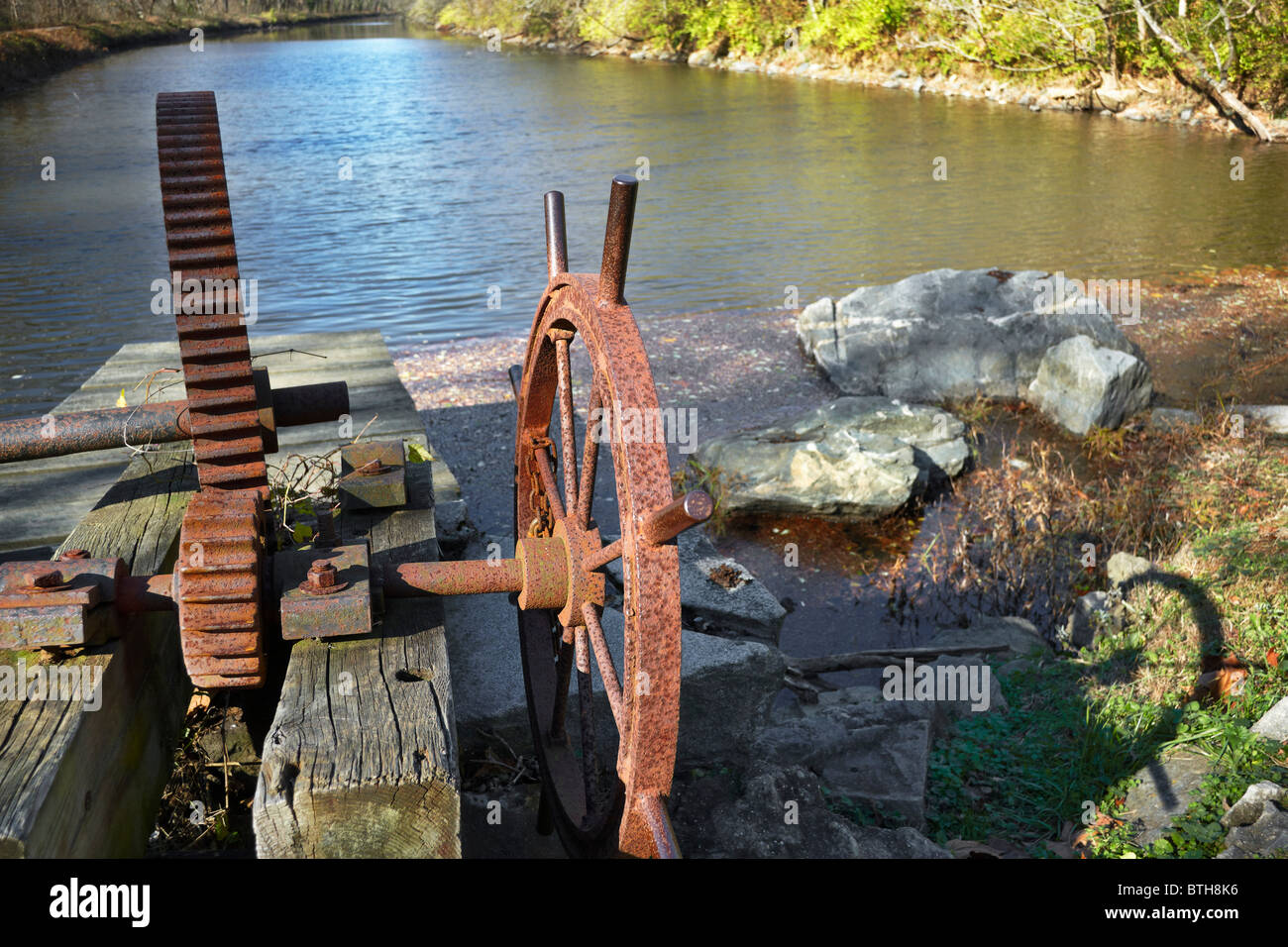 The C&O canal and Lock 7 gears looking upstream (north), Potomac, Maryland. Stock Photo