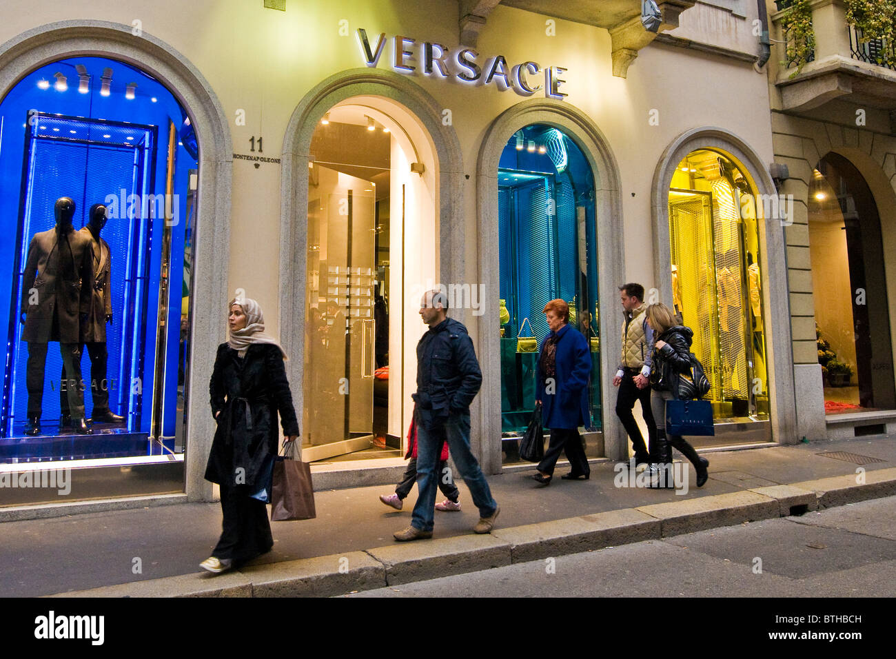 Versace boutique, Shopping, Via Montenapoleone, Milan Stock Photo - Alamy