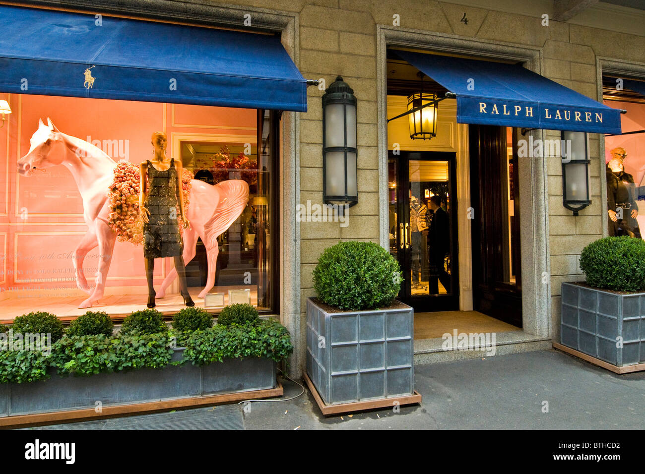 Ralf Lauren boutique, Shopping, Via Montenapoleone, Milan Stock Photo -  Alamy