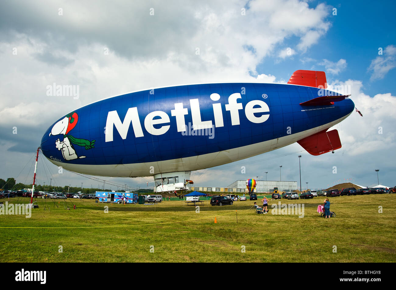 METLIFE BLIMP at air show in Illinois Stock Photo Alamy