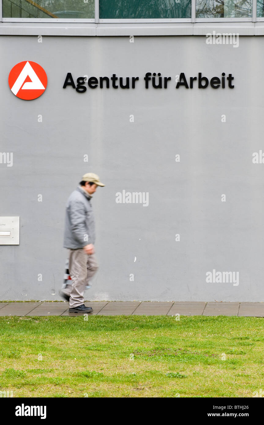 An employment agency in Gothlindestrasse, Berlin, Germany Stock Photo Alamy