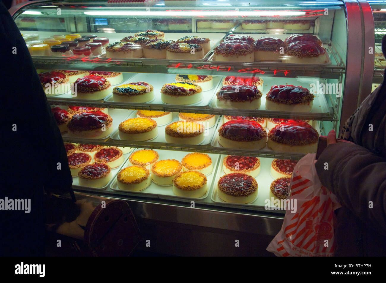 Display of cheesecakes in Junior's Restaurant on Flatbush Avenue in Downtown Brooklyn in New York Stock Photo
