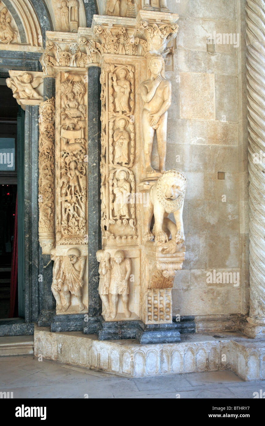 Portal of cathedral of St. Lawrence (Katedrala Sv. Lovre), Trogir,  Split-Dalmatia county, Croatia Stock Photo - Alamy