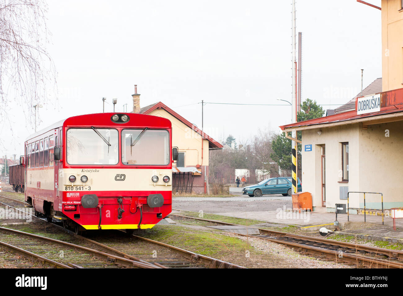 Engine coach railway station hi-res stock photography and images - Alamy