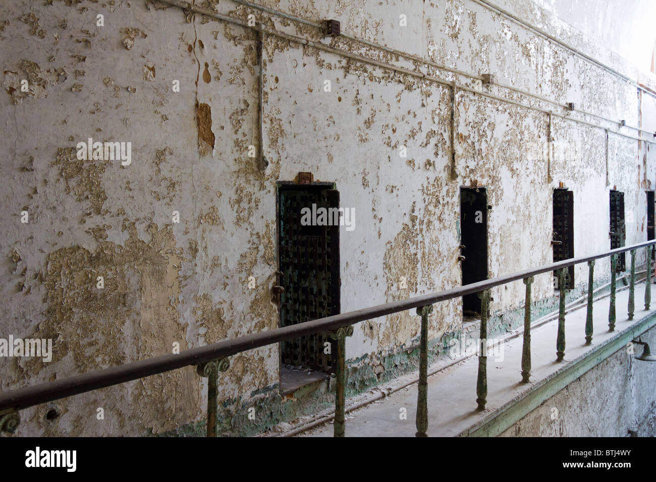 upper corridor with cells, Eastern State Penitentiary (ESP), Philadelphia, Pennsylvania, USA Stock Photo