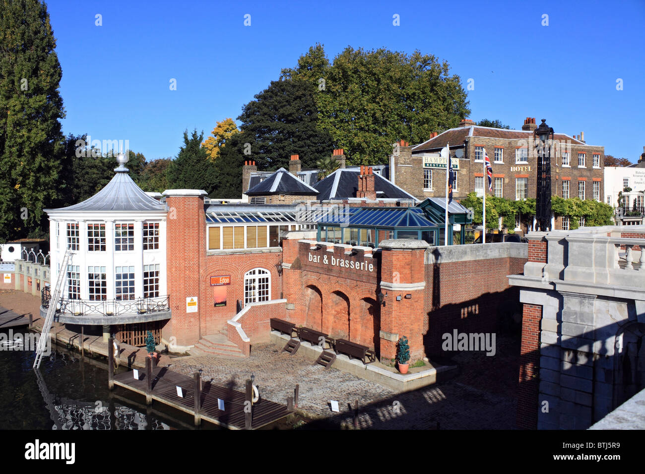 The Mitre hotel and restaurant at Hampton Court Bridge on the River Thames at Molesey, England UK. Stock Photo