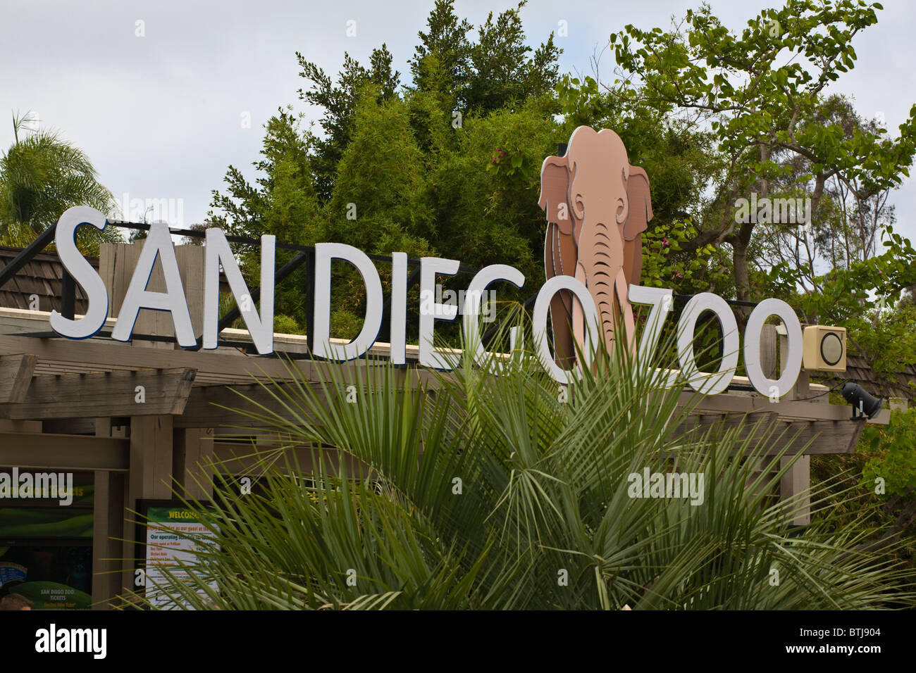 Front entrance and sign of the SAN DIEGO ZOO CALIFORNIA Stock Photo