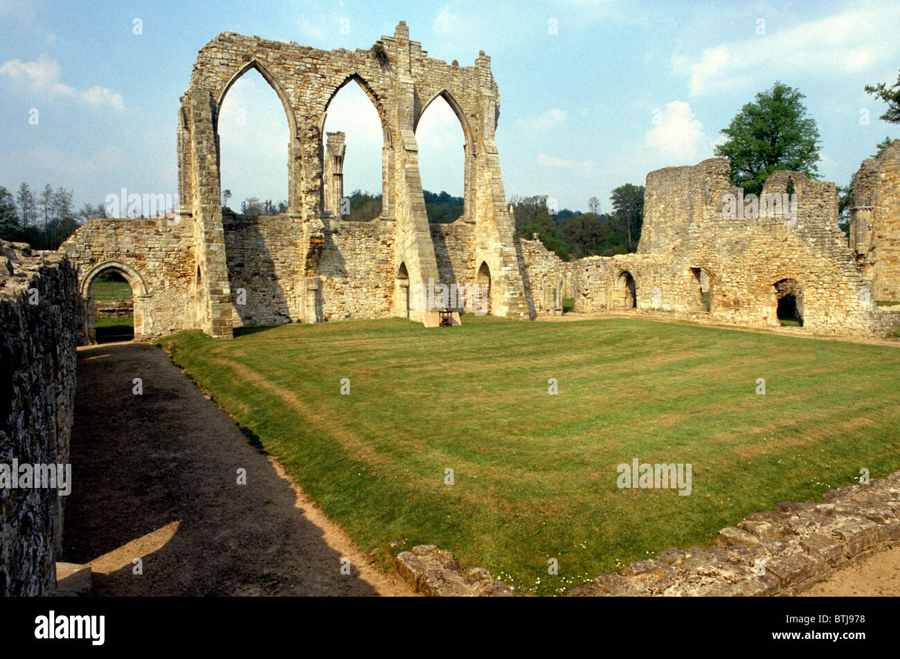 Bayham Abbey, Sussex England UK English medieval abbeys ruin ruins ruined cloister cloisters Stock Photo